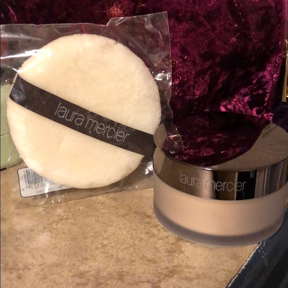 Laura Mercier setting powder & sponge
